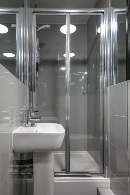 The V.I.P Suite - Sleeps 24! Best For Large Groups Liverpool Exterior foto