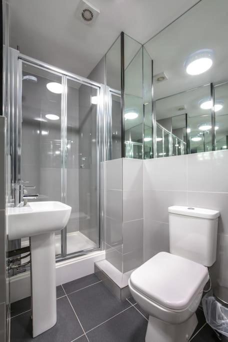 The V.I.P Suite - Sleeps 24! Best For Large Groups Liverpool Exterior foto